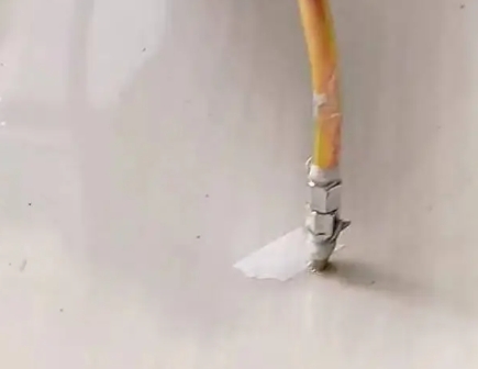 花山瓷砖空鼓维修公司专业解答在瓷砖铺贴过程中，如果使用的砂料过粗（如全部使用了粗砂），可能会导致以下问题
